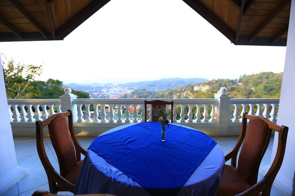 Alcam Holiday Home Канди Екстериор снимка